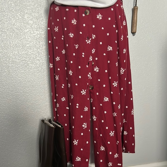 The Drop. Charlotte Bridgeman. Side button floral skirt. - Picture 1 of 9